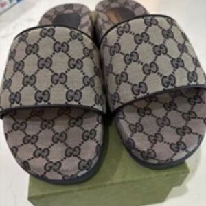 Gucci Web GG Slides